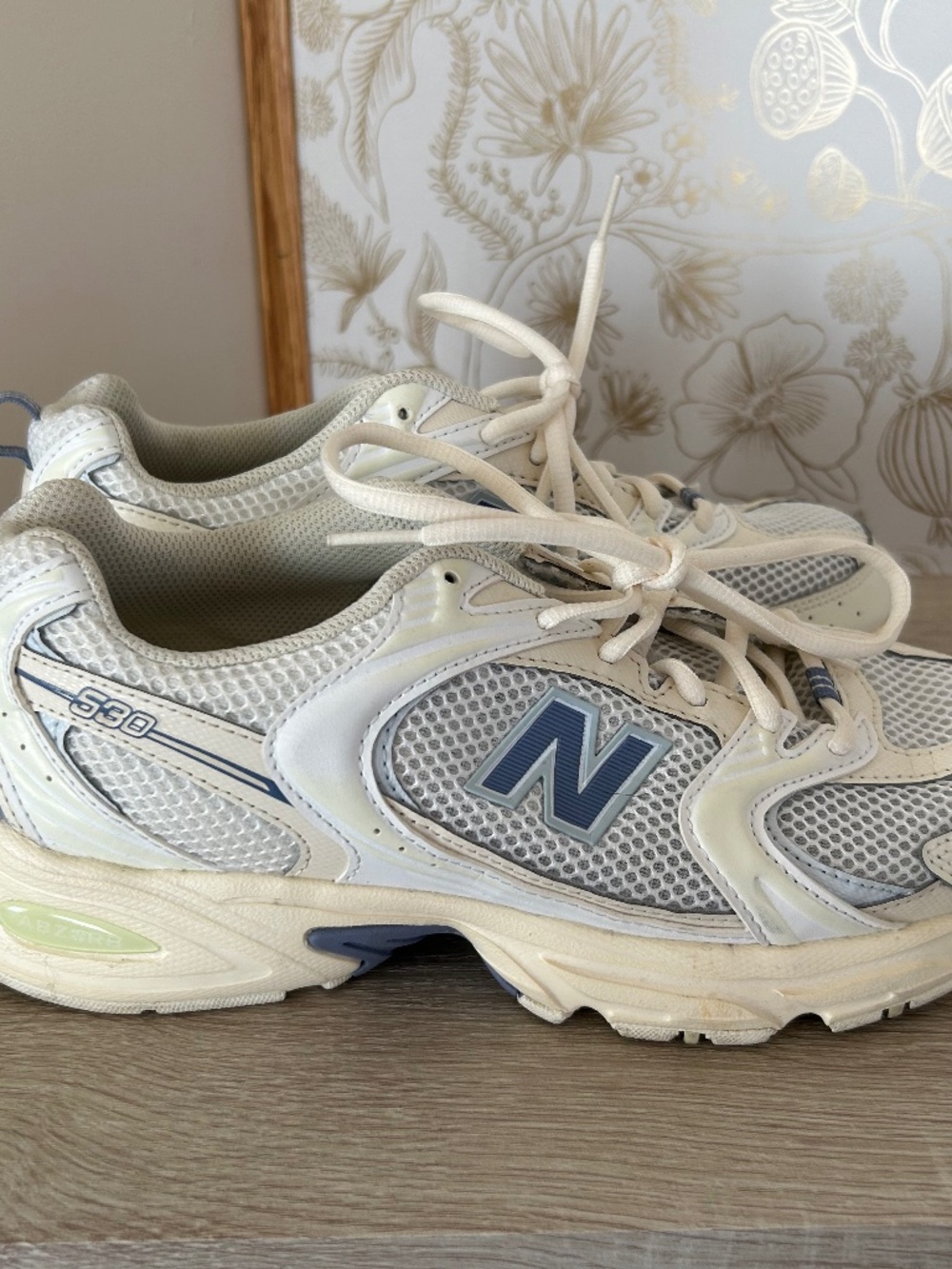 New Balance 530 Shoes in Angora/Dusk Shower
